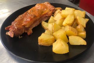 1/2 Pie De Cerdo Asado