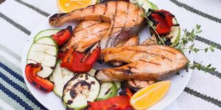 Форель с овощами-гриль и винным соусом (350 гр.)