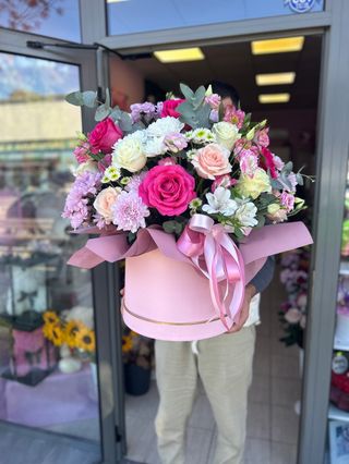 Огромна кутия с рози, еустоми и алстромерии #263