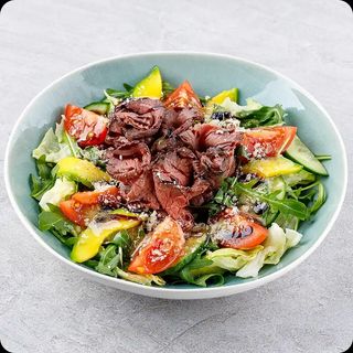 Салат з ростбіфом та трюфельною олією