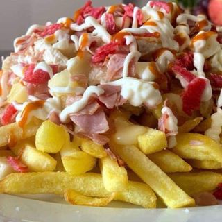 Papas locas con pollo desmenuzado 