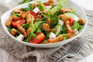 Pileća topla salata