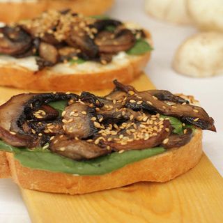 Брускетта с шампиньонами