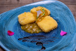 Pohovana mocarella sa džemom od narandže 250g