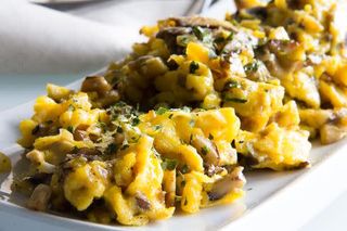 Revuelto de Setas e Gambas