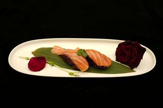 40. Nigiri black salmone - 2 pezzi