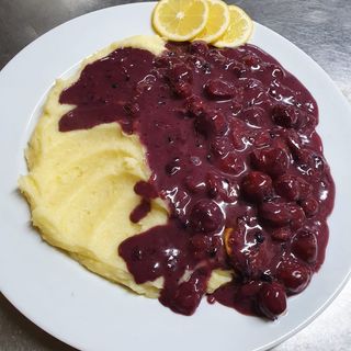 Piept de pui in sos de visine