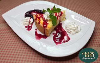 Cheesecake cu  toping de afine..