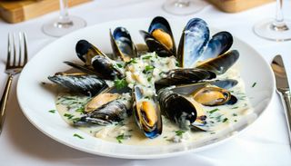 Midii in sos de gorgonzola