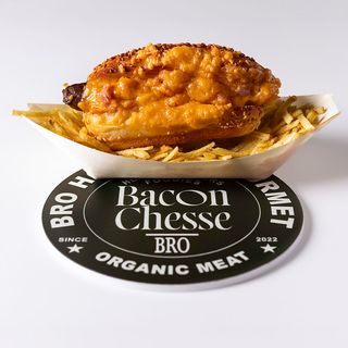 Hot dog de ternera con bacon y queso cheddar