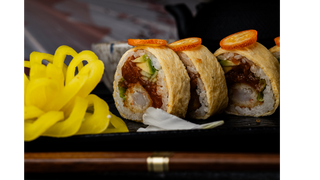 Futomak Ebi z Tatarem z łososia w omlecie 6 szt.