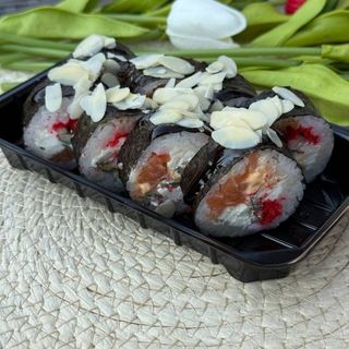 Футомакі з лососем