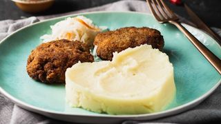 ოჯახური კოტლეტი გარნირით