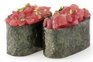 Gunkan de atún (2 pzs.)