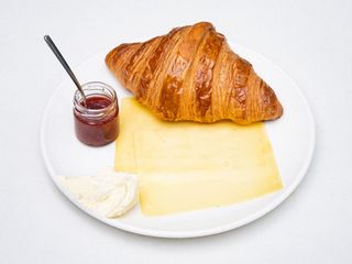 Круасан зі збитим маслом, сиром і конфітюром, 200 г