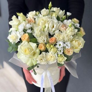 Мікс світлих квітів в коробці