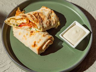 Лаваш з куркою та томатами (330g)