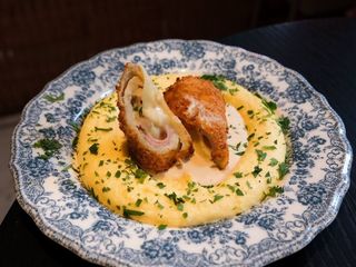 Кордон блю з полентою