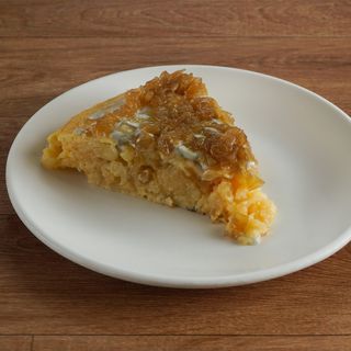 Tortilla De Queso Azul Con Cebolla Caramelizada Mediana