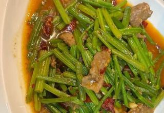 Лагман с сельдереем  и мясом