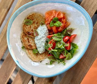 Картопляні панкейки з лососем