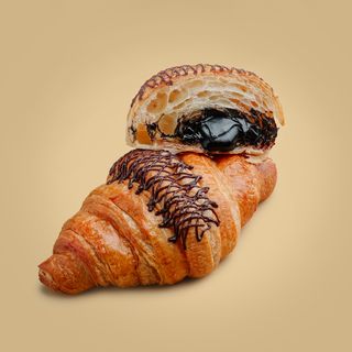 Круассан с шоколадом 