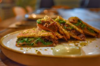 Sándwich De Pan De Brioche Con Meloso De Ternera