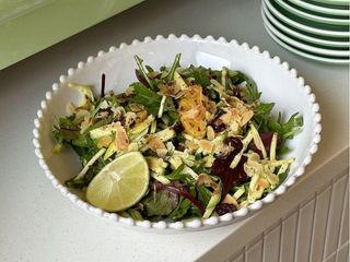 Салат з яблуком, апельсином та медово-цитрусовою заправкою (260g)