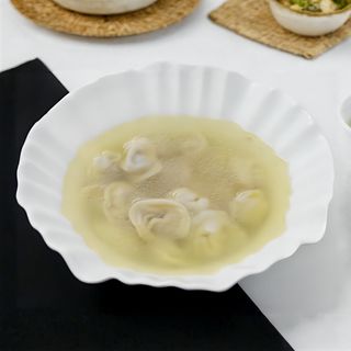 Домашние пельмени с бульоном