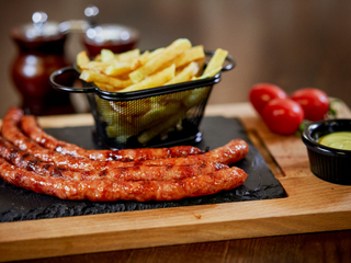 Meniu Cârnați (AGF) 3b+cartofi prăjiți