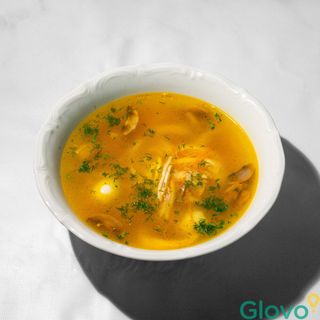 ქათმის სუპი სოკოთი და მწყერის კვერცხით
