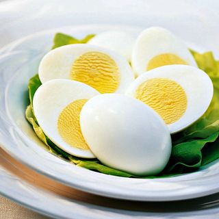 Kuvana jaja sa prženim viršlama (do 12h)