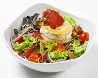 Ensalada de queso de cabra gratinado 