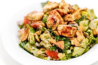 Ensalada Fattoush Con Pollo
