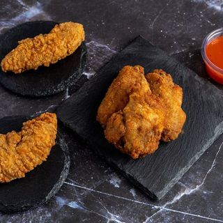 Bucket 2 Tender Crispy , 3 Chicken Wings Classic