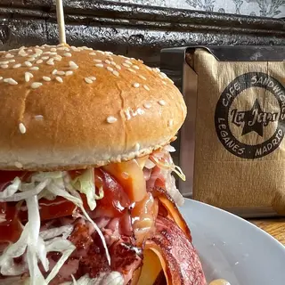 Burger (220 G.)
