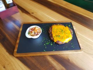 Телешки бифтек с чедър