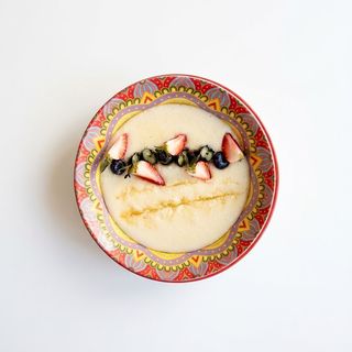Манна каша з фруктами