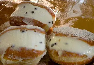 Krapfen farcita con crema di ricotta