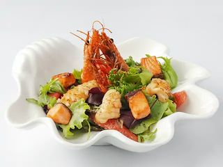 Теплий салат з морепродуктами