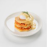 Панкейки с лососем и яйцом