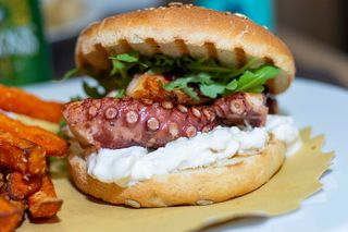 Panino con polpo arrosto