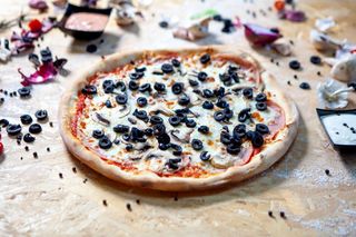 Pizza Prosciutto e Funghi medie