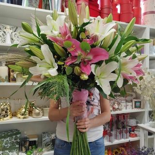 Bukiet kolorowych lilii duży