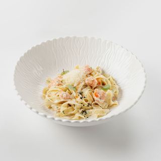 Феттучини с семгой