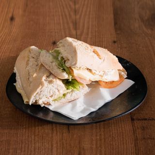 Bocadillo De Pollo Desmenuzado