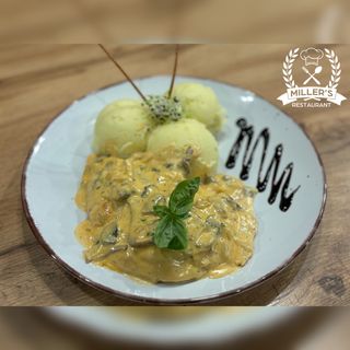 Piept de pui cu sos de ciuperci 