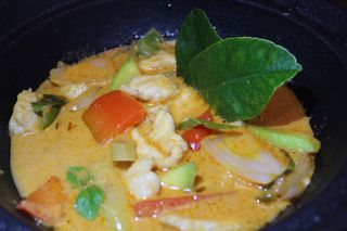 Pollo Con Curry Rojo Tailandés