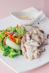 Медальоны из говядины