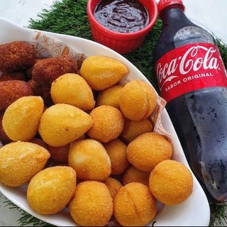 Combo Salgados #2 (50 salgados + 2 molhos + 1 refri litro)